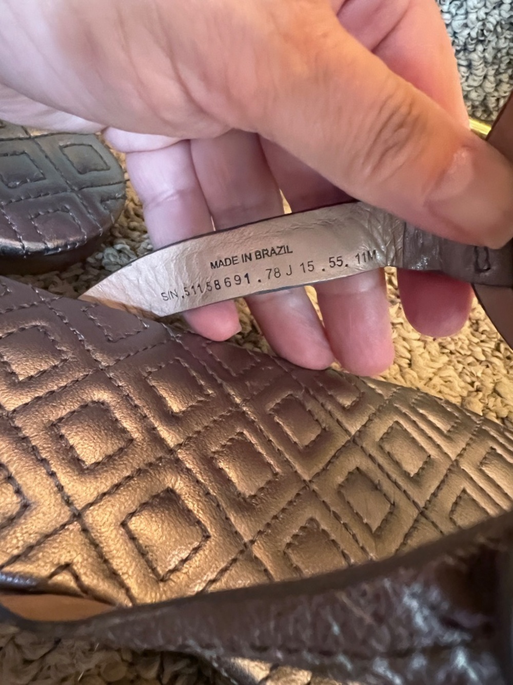 EUC Tory Burch Miller Quilted Thong Sandals in Metallic Pewter Gray Size 11 - Picture 5 of 6